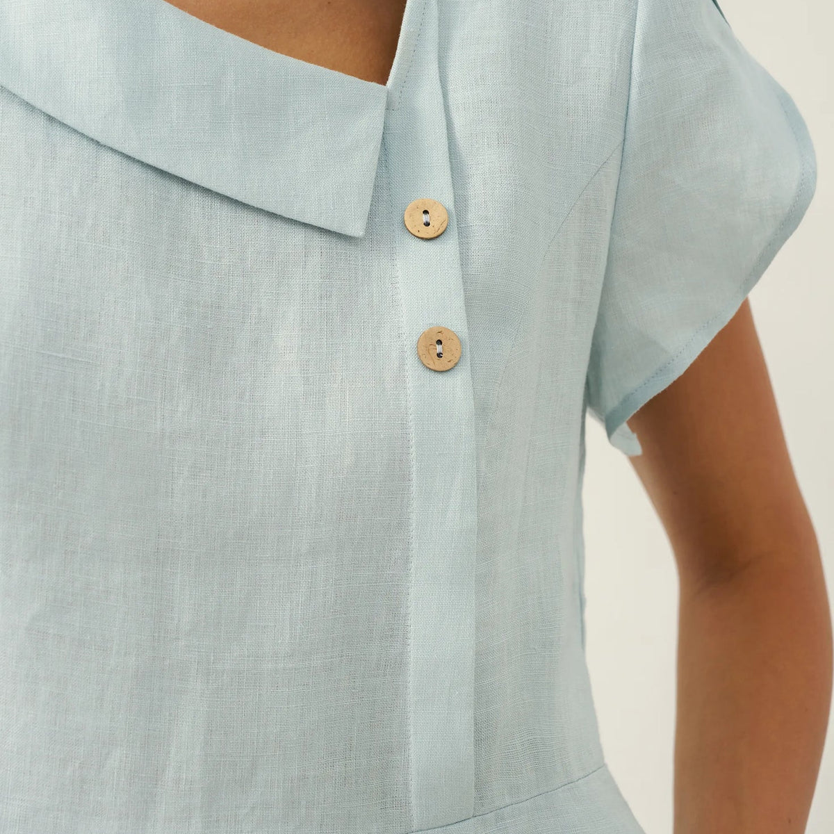 Linen Crescent Collar Flutter Sleeve Midi Dress