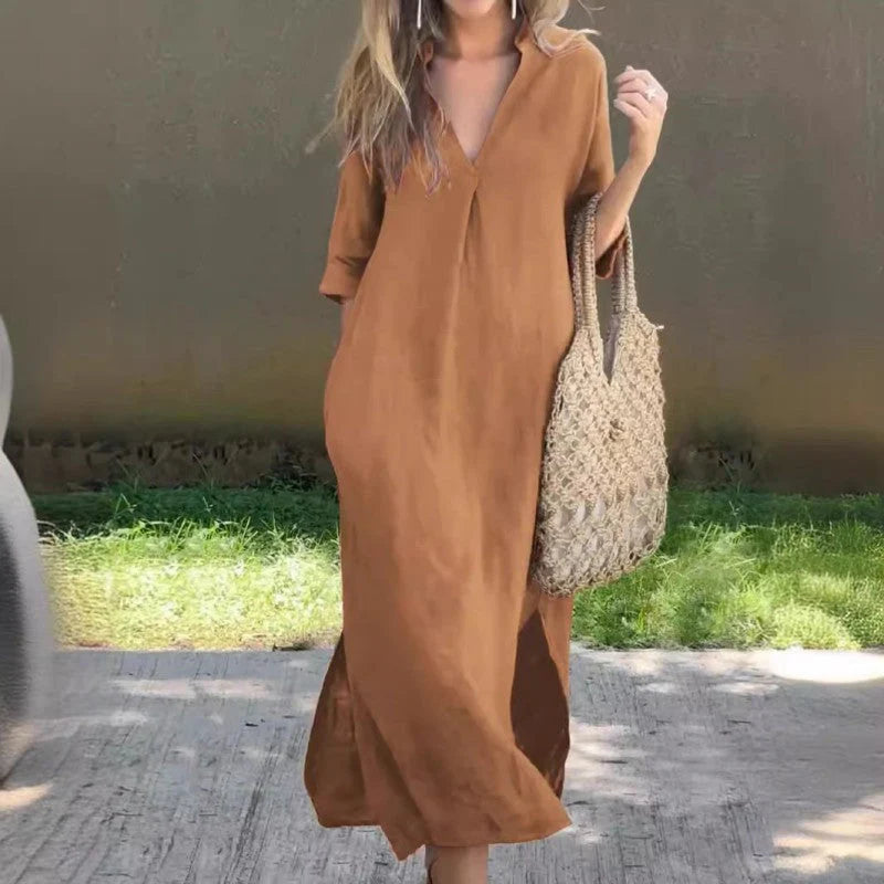 Elegant dress with V-neck slit