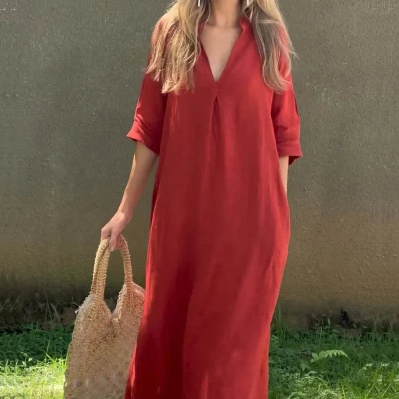 Elegant dress with V-neck slit
