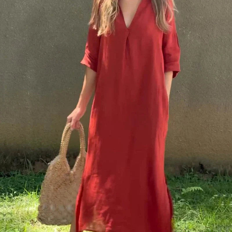 Elegant dress with V-neck slit